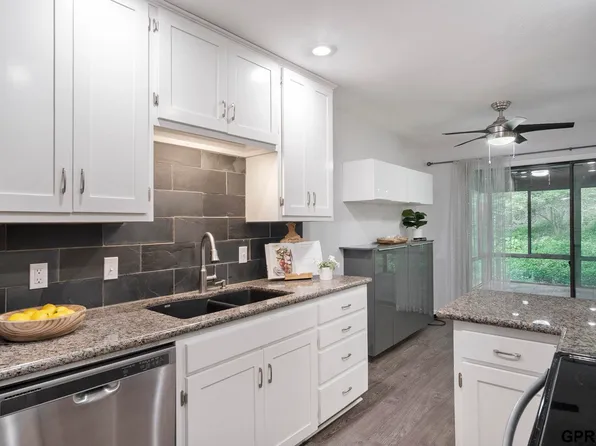 7438 N 55th Plz, Omaha, NE 68152