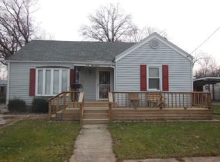 316 Lincoln Ave, Flora, IL 62839