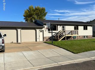 300 Tabor Dr SW, Killdeer, ND 58640