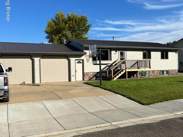 300 Tabor Dr SW, Killdeer, ND 58640