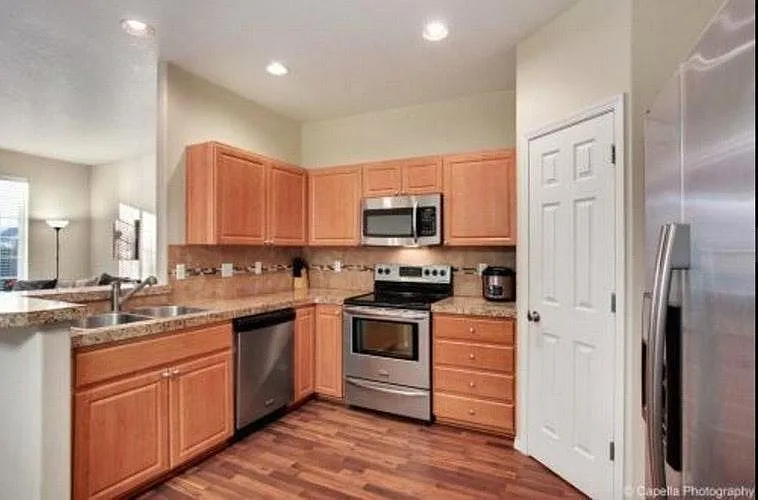 2 bed, 2.5 bath, 1485 sqft, $2,350 — Photo 3