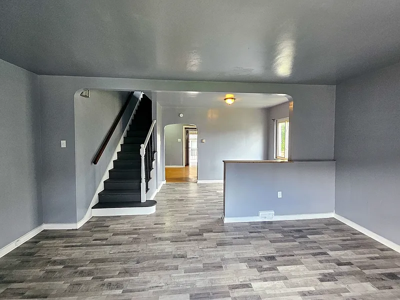 3 bed, 2.0 bath, 2016 sqft, $1,200 — Photo 3