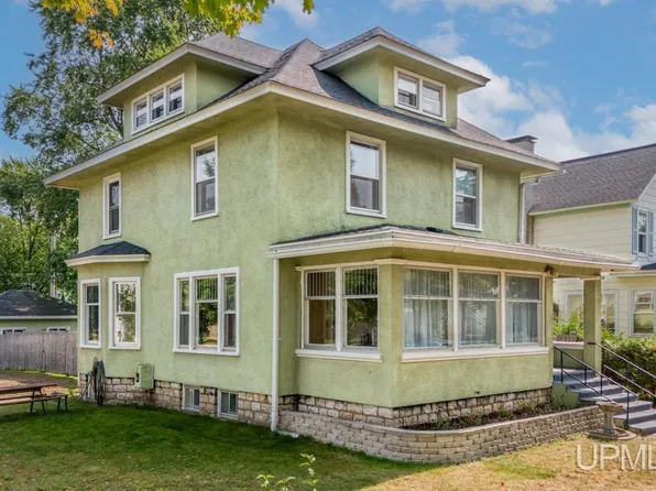 403 S 7th St, Escanaba, MI 49829