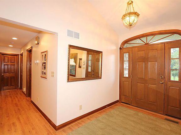 3rd image of 110 Whispering Woods Ln