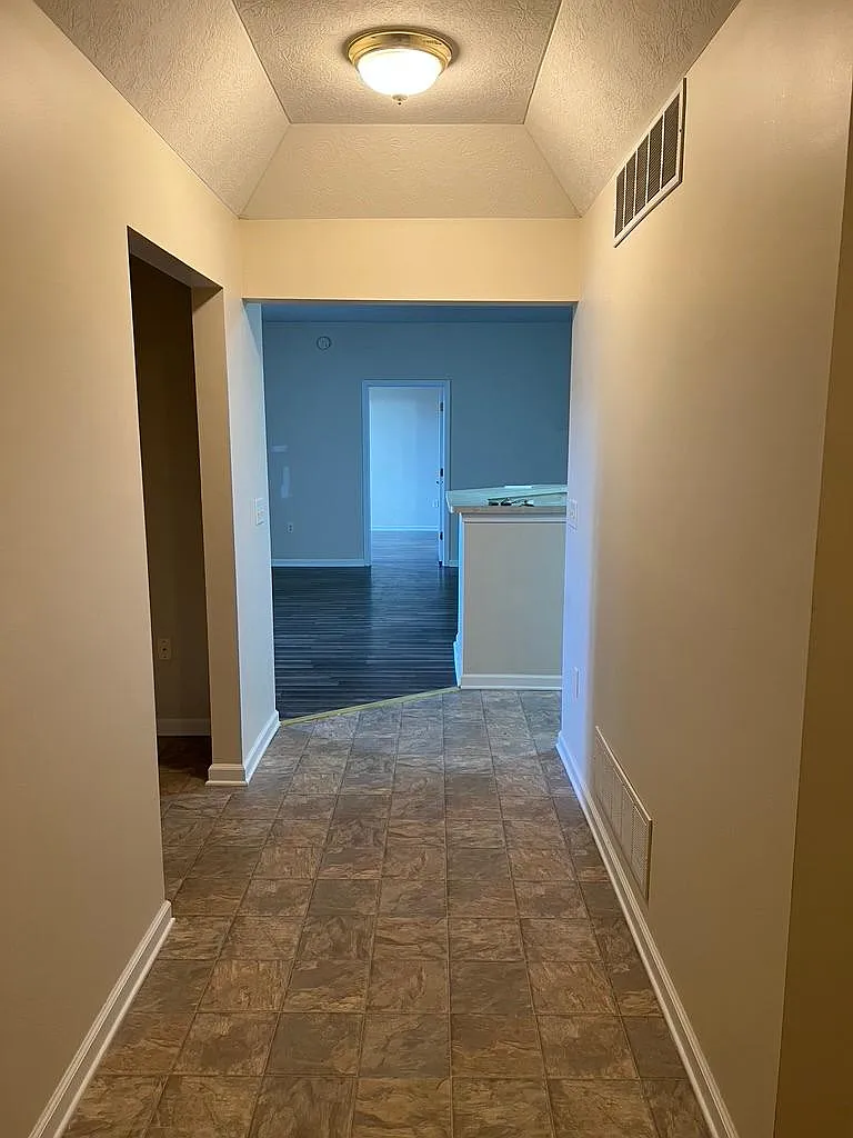 757 Hidden Springs Dr — Photo 4