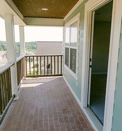 3rd image of 126 Edgewood Blvd