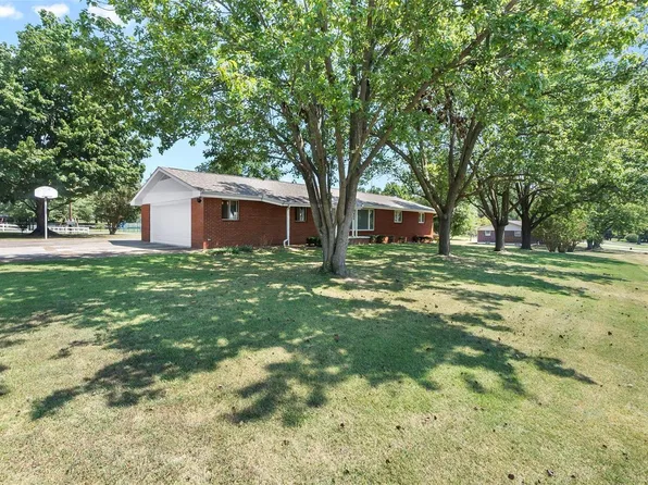 300 Arlington Dr, Kelso, MO 63758