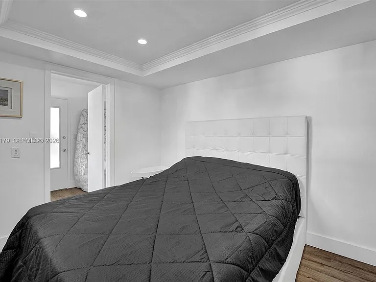 9072 Froude Ave — Photo 32