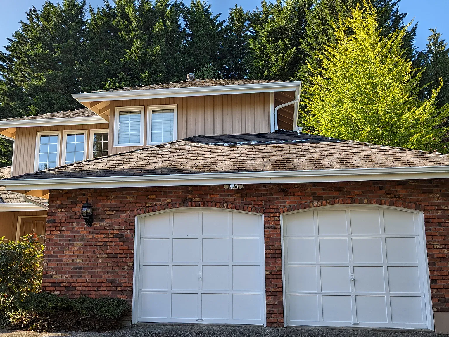4 bed, 2.5 bath, 2240 sqft, $5,000 — Photo 2