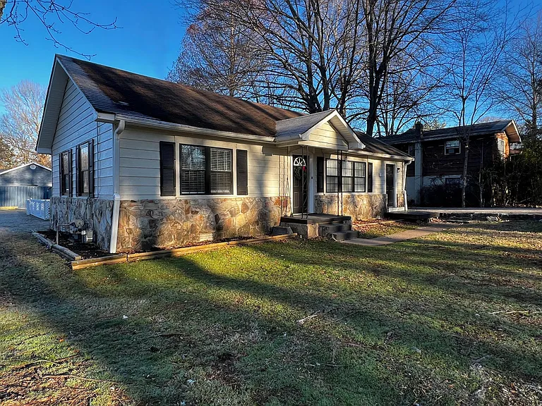 2415 Hamill Rd — Photo 1