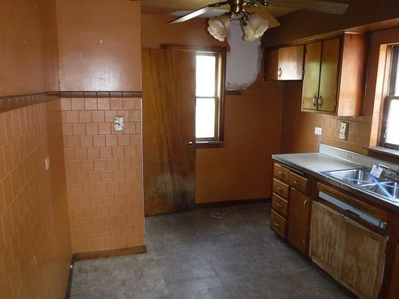 5th image of 14318 S Edbrooke Ave