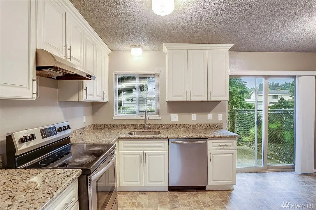 2 bed, 1.5 bath, 1051 sqft, $1,950 — Photo 4