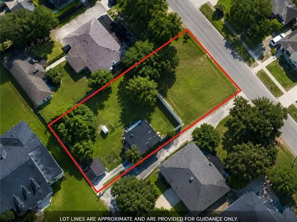 Robichaux Dr, La Place, LA 70068