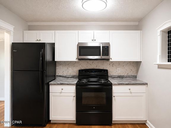 4th image of 141 Southfields Rd #105