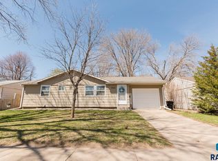 3920 E 24th St, Sioux Falls, SD 57103