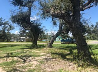 107A W Bay St, Rockport, TX 78382