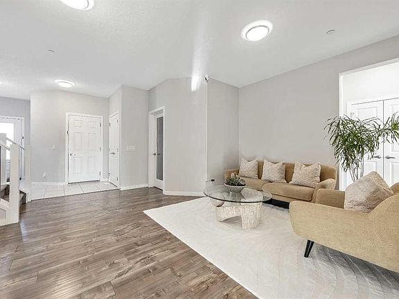 4th image of 240 E Lucas Cres NW