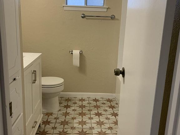 5th image of 3520 Southridge Dr #102