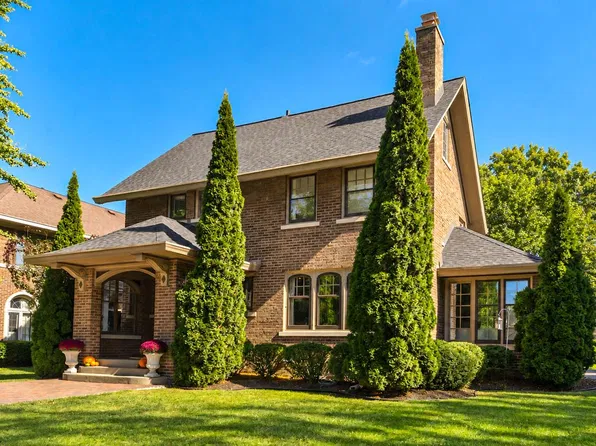 3482 N Summit AVENUE, Milwaukee, WI 53211