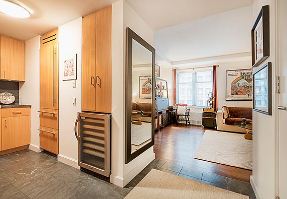 3rd image of 100 W 58th St APT 8H