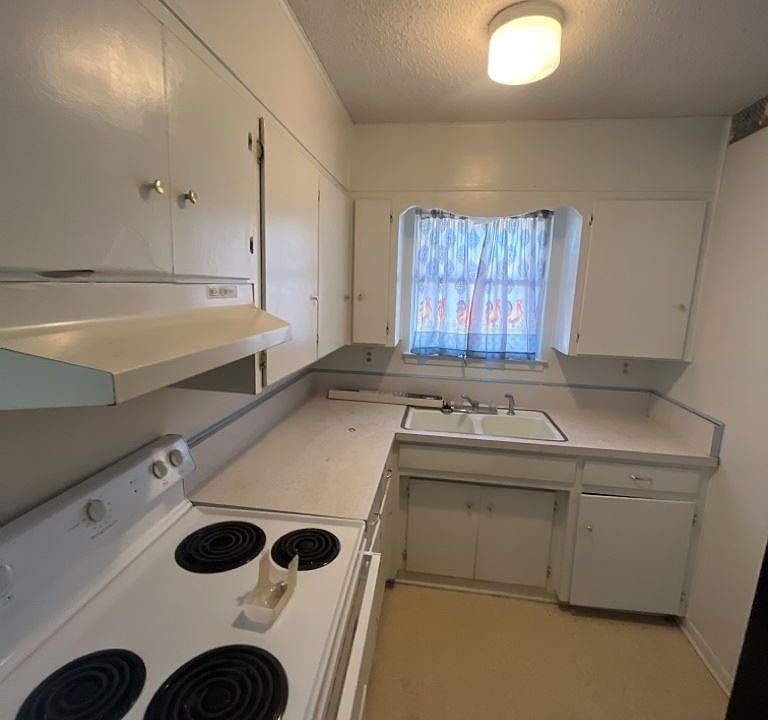 Kitchen_1.JPEG