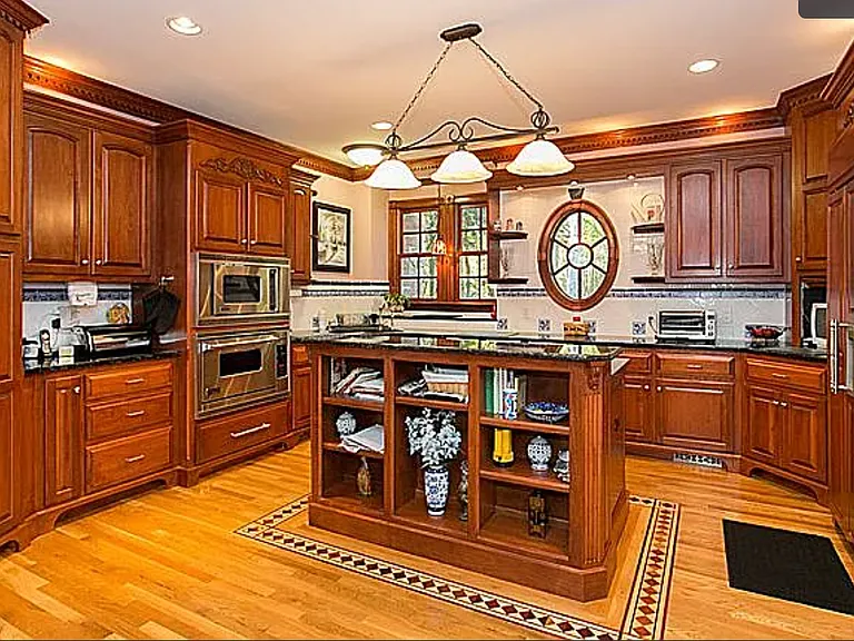 16521 River Rd — Photo 2