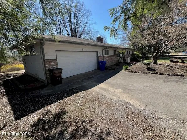 845 W Outer Dr, Oak Ridge, TN 37830