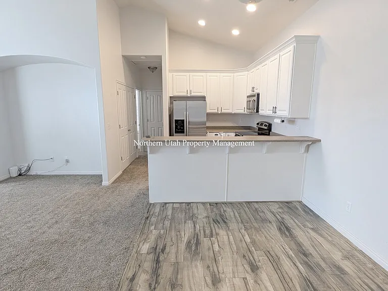 942 Chelsea Ln — Photo 5