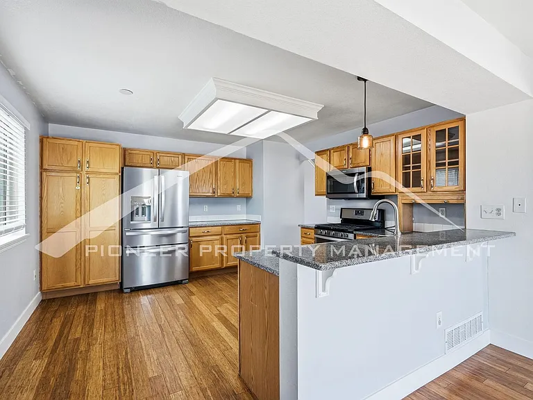 333 Sanders Cir — Photo 8
