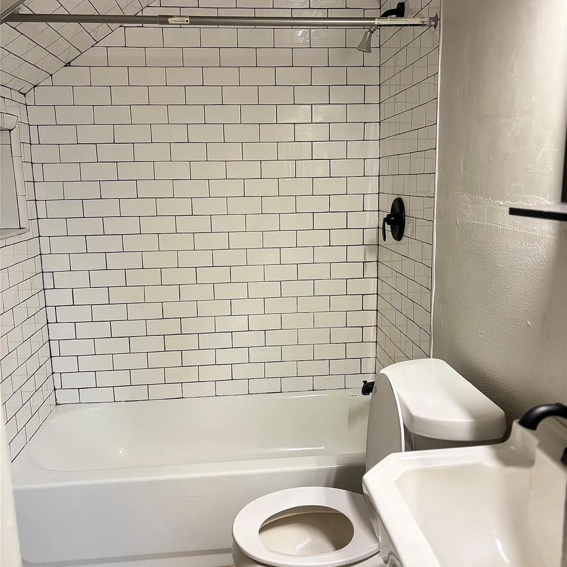 1 bed, 1.0 bath, 800 sqft, $985 — Photo 3
