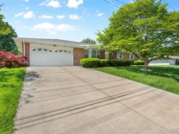 1302 Waverly Dr, Collinsville, IL 62234