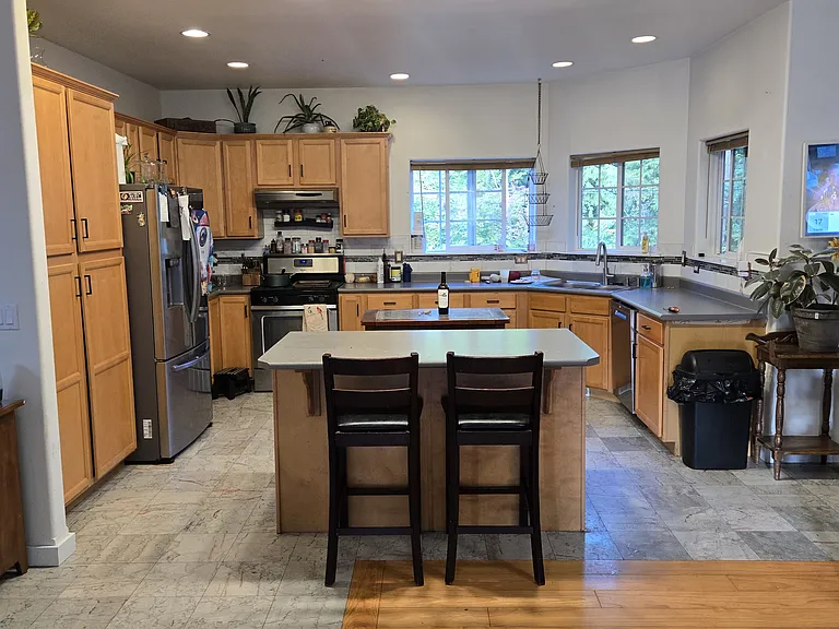 401 Burlingame Rd — Photo 5