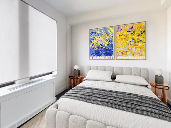 666 West End Avenue image 3 of 14