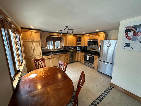 3rd image of 16 Covert Ave