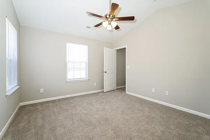 100 Hadley Dr — Photo 7