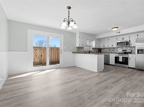 305 Mountain View Dr #B, Morganton, NC 28655