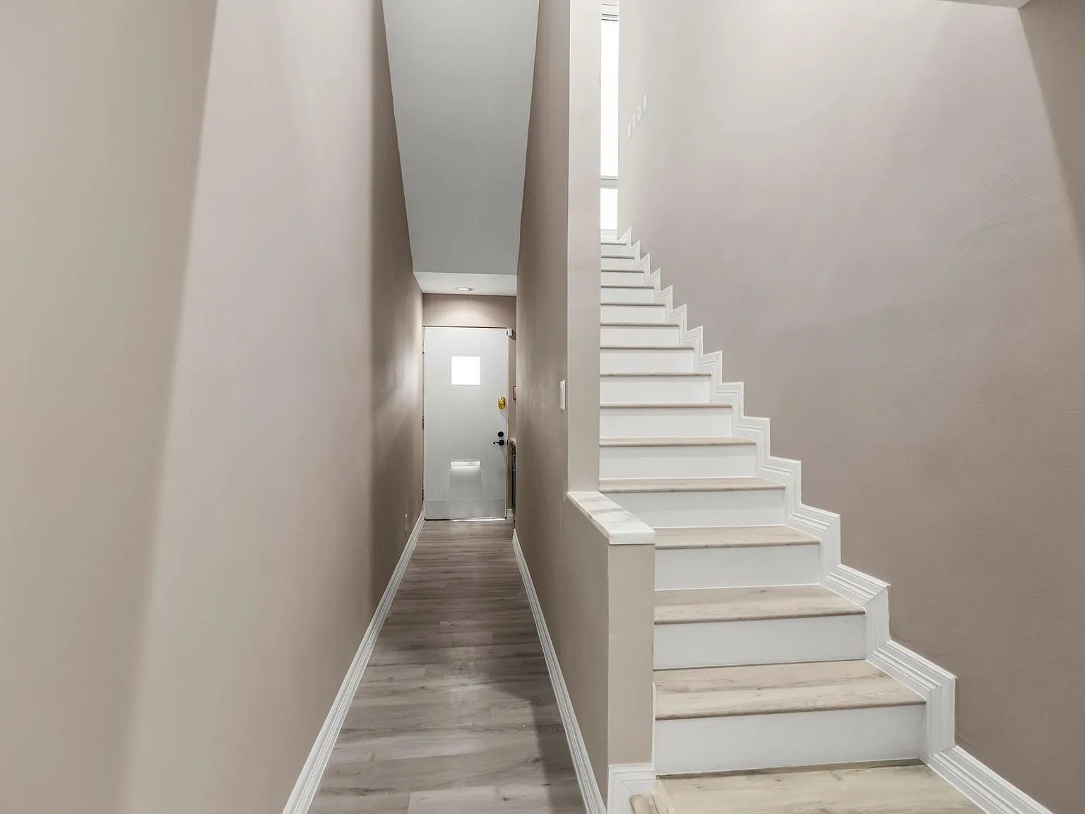 3 bed, 3.0 bath, 2592 sqft, $3,375 — Photo 3