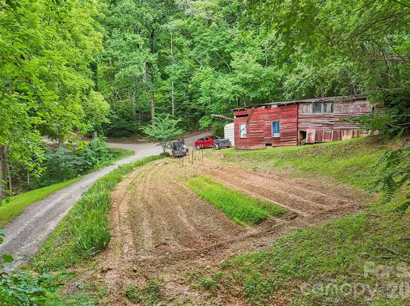 25 Viola Ln, Swannanoa, NC 28778