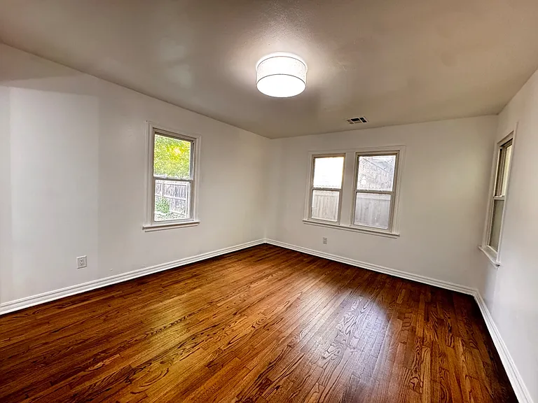1117 W Symmes St — Photo 8