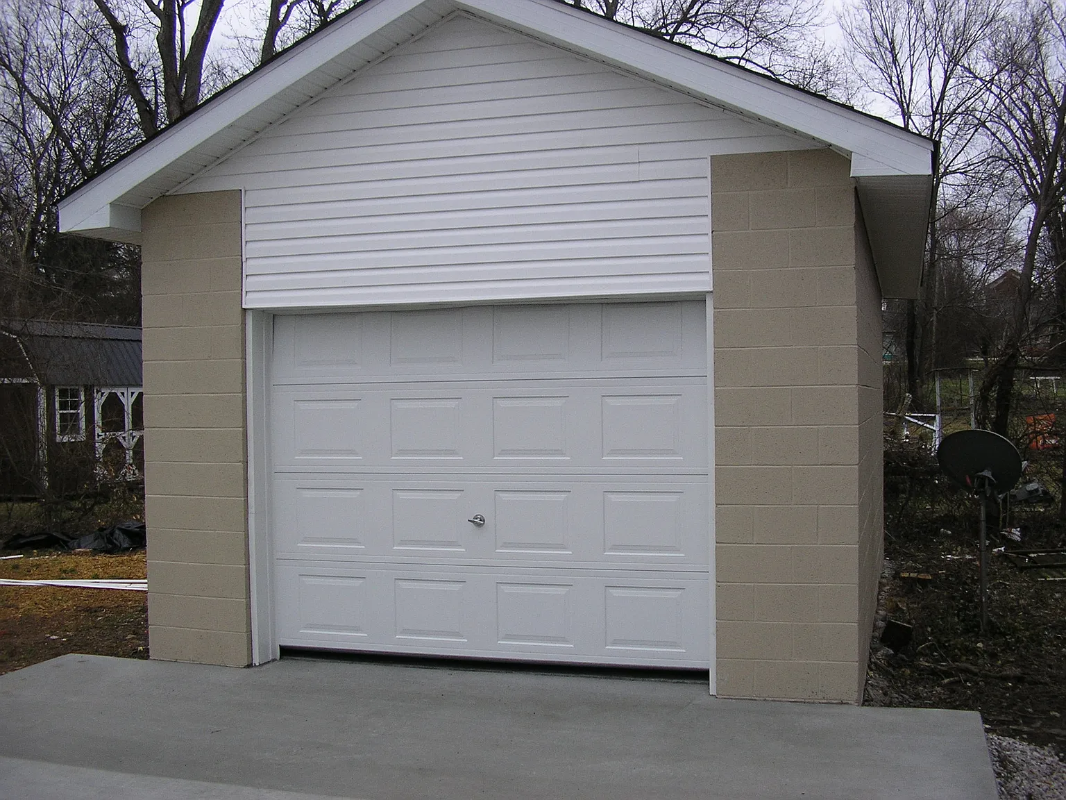 402 N. Railroad Street — Photo 3