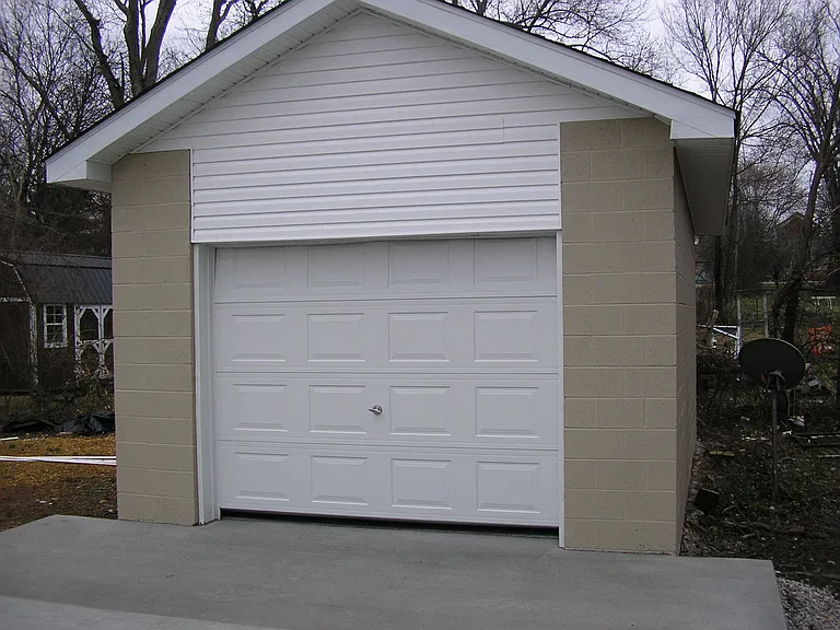 402 N Railroad St — Photo 3