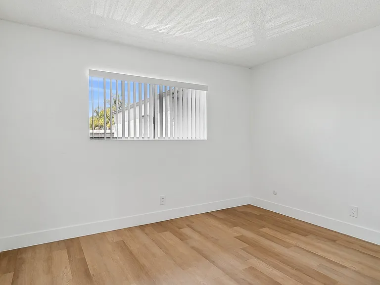Terre at 1037 Peach — Photo 10