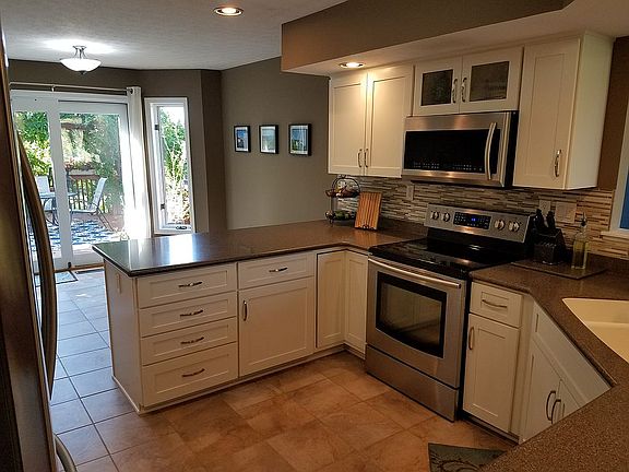 4th image of 689 Natalie Ln