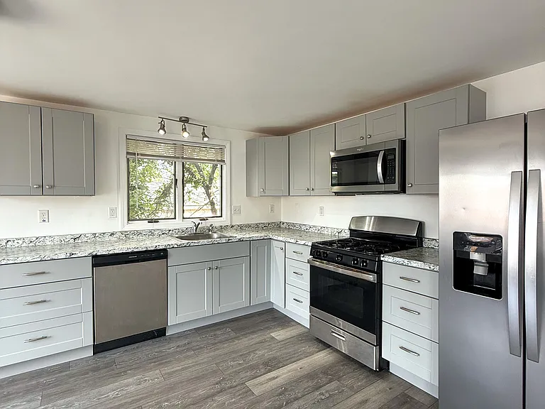 36 Sears St #3 — Photo 1