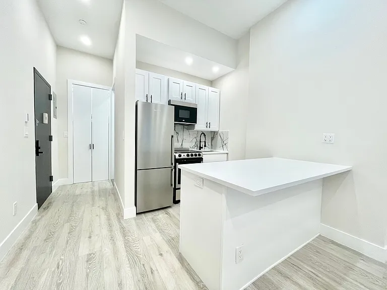237 E 33rd St #2A — Photo 3