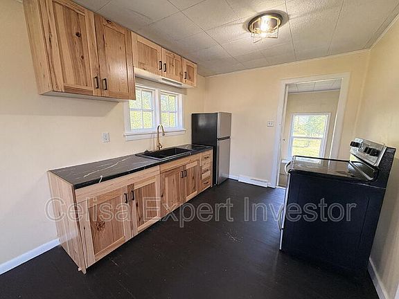 3rd image of 6418 Huguenard Rd