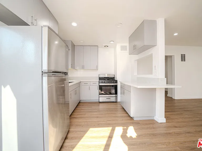 332 S Wilton Pl #1 — Photo 8