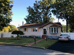 34 Patricia Ct, Warwick, RI 02889