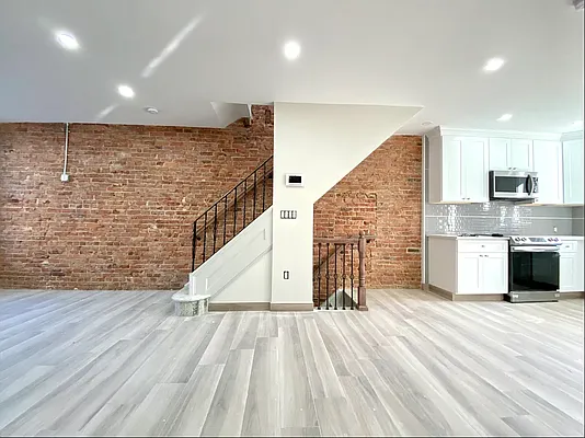 Rented by Remax Real Estate Professionals | media 63