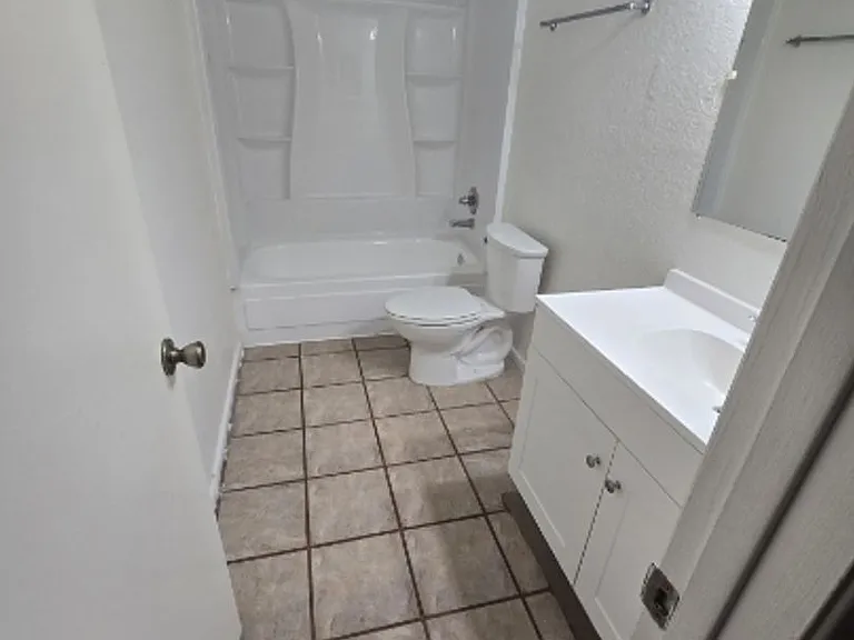 2784 N Columbus Blvd — Photo 10